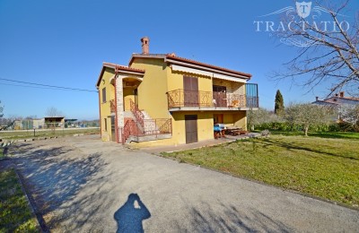 Detached house with garden, Buje, Istria