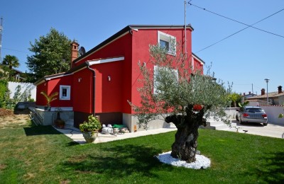 Kuća samostojeća s bazenom u Bujama, Istra.