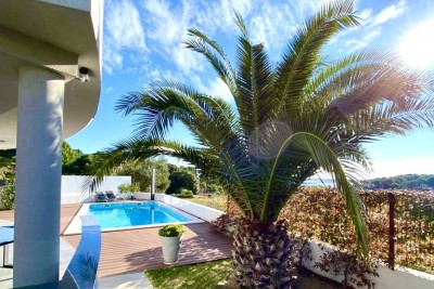 Vacker villa med pool, 150 meter från stranden, med havsutsikt, Premantura, Istrien 2