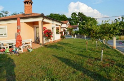 Vrijstaand huis te koop in een rustig deel van Umag, Istrië 3