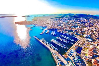 Vodice, Hotel for demolition and construction, 1864 m2, next to the marina, unique opportunity!!