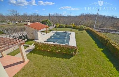 Prodaje se kuća s bazenom i pogledom na more, Umag, Istra. 14