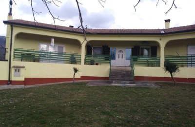 Kuća u Buzetu  s velikom okućnicom od 6122 m2, Istra 2