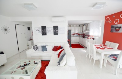 Luxe appartement vlakbij zee te koop in Novigrad, Istrië