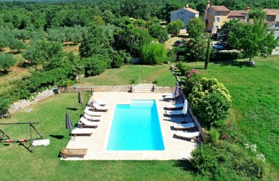 Beautiful villas with pool in an exceptional location 5