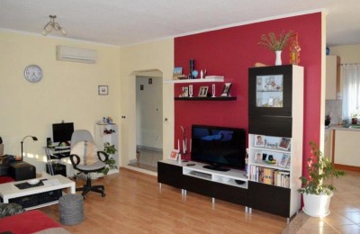 In vendita una casa indipendente in una zona tranquilla di Umago, Istria 7