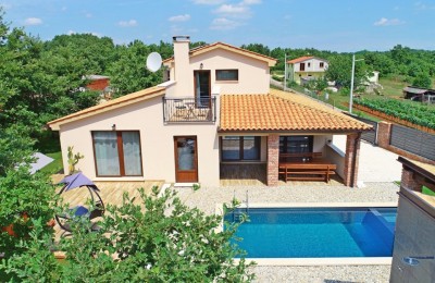 Villa till salu i ett lugnt läge nära Pula, Istrien 2