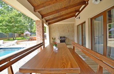 Villa in vendita in una posizione tranquilla vicino a Pola, in Istria 12