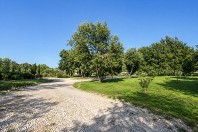 Großzügiges Anwesen mit hervorragenden Wohn- und Investitionsmöglichkeiten in Svetvincenat, Istrien, Kroatien 2