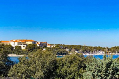 Penthouse na samom moru, pješčana plaža, na najljepšoj lokaciji u Puli, Istra, Hrvatska